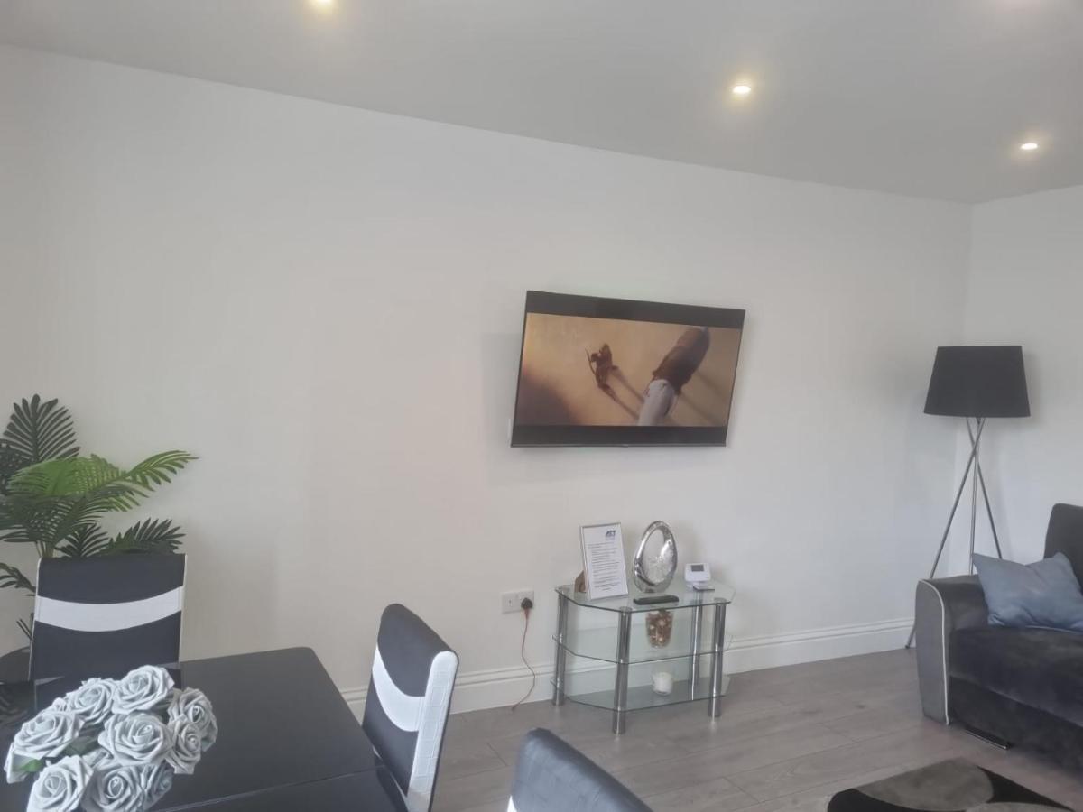 Attractive 2 Bed Apartments Free Wi-Fi And Parking ครอยดอน ภายนอก รูปภาพ