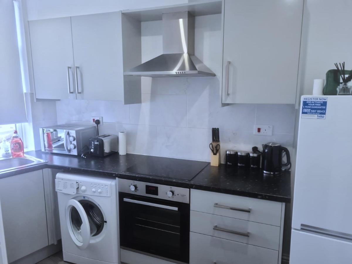 Attractive 2 Bed Apartments Free Wi-Fi And Parking ครอยดอน ภายนอก รูปภาพ